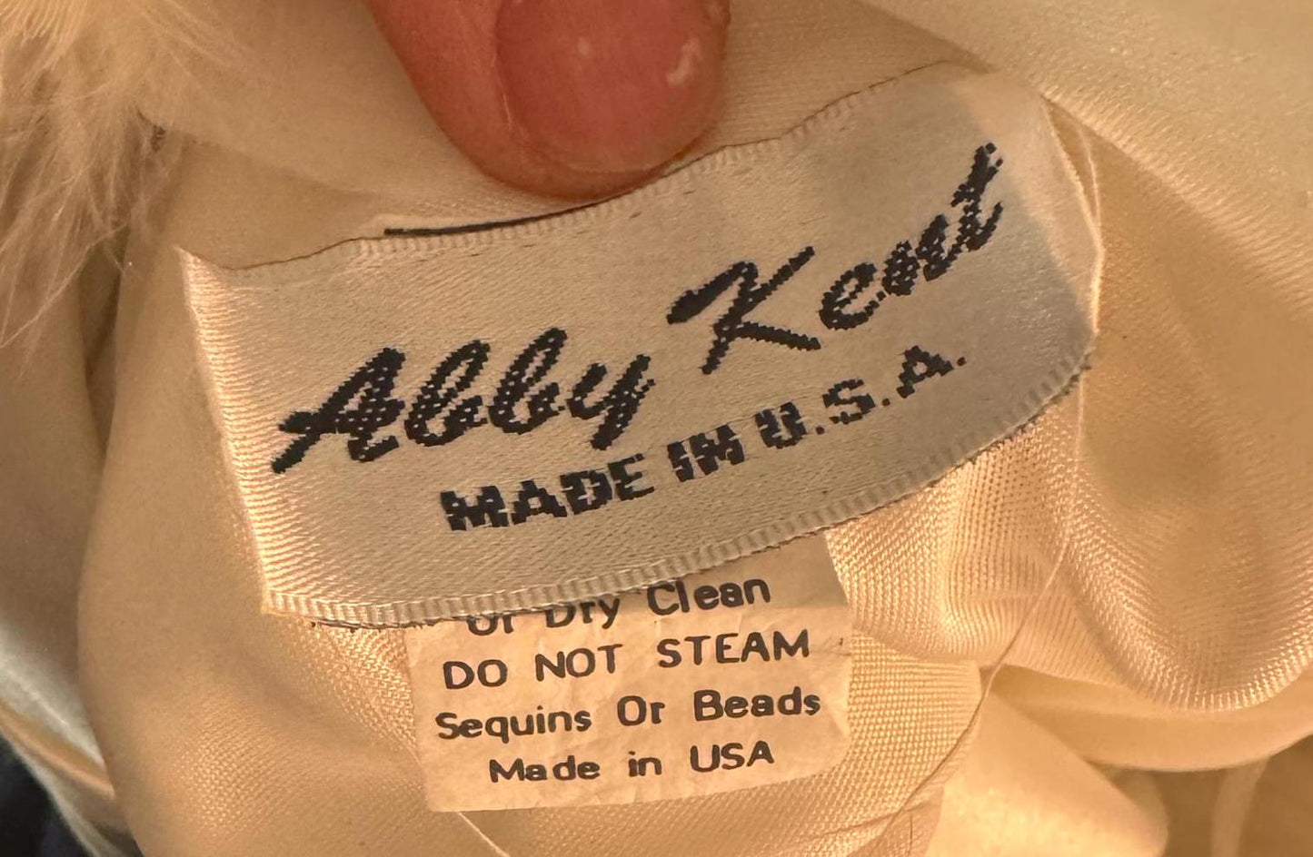 Vintage 1980’s Abby Kent White Off Shoulder Feather Sequin Embellished Ruched Cocktail Dress Size 8/10 Stretchy Marilyn Monroe Asymmetrical