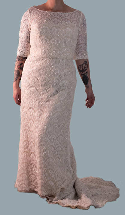 Oleg Cassini Ivory 3/4 Sleeve Beaded Scalloped Patterned Crystal Detailing Short Train Wedding Dress Modest Lace Embellished Size 12