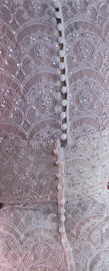 Oleg Cassini Ivory 3/4 Sleeve Beaded Scalloped Patterned Crystal Detailing Short Train Wedding Dress Modest Lace Embellished Size 12